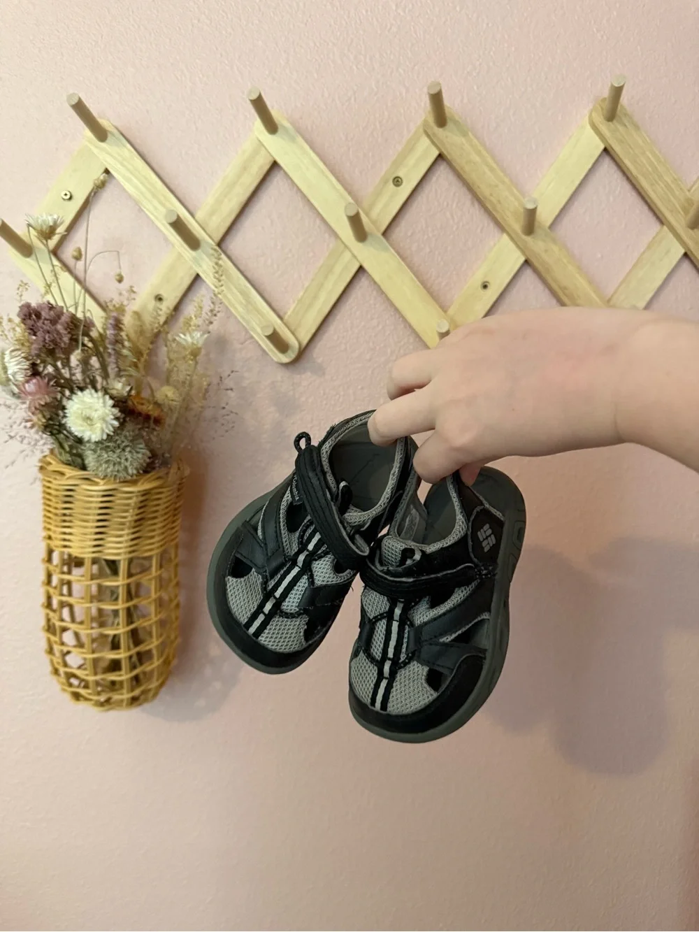 Columbia Kids Black and Gray Adventure Sandals